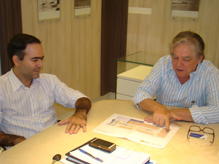 Diretor da Marca Empreendimentos Avelino Cortellini  apresenta projeto para o presdiente da CDL Barreiras Rider Castro