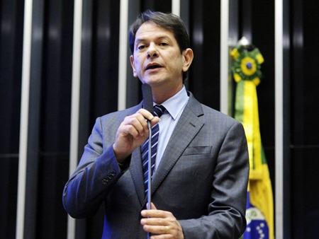 Ministro da Educação Cid Gomes discursa na tribuna da Câmara - 18/03/2015(Gustavo Lima/Câmara dos Deputados)